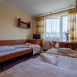 Rezort Ow Carbo - W Sasiedztwie Lasu I Jeziora Dąbki