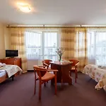 Ow Carbo - W Sasiedztwie Lasu I Jeziora Rezort Dąbki