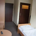 Ow Carbo - W Sasiedztwie Lasu I Jeziora