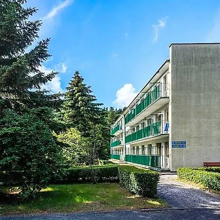 Ow Carbo - W Sasiedztwie Lasu I Jeziora * Dąbki