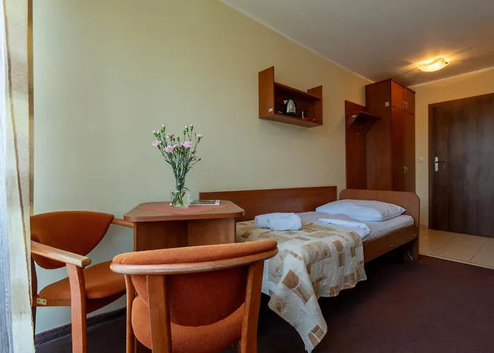 Ow Carbo - W Sasiedztwie Lasu I Jeziora Dąbki