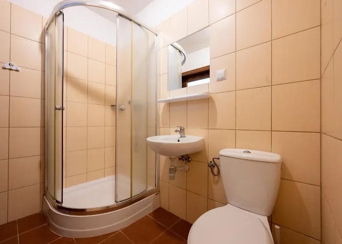 Ow Carbo - W Sasiedztwie Lasu I Jeziora *