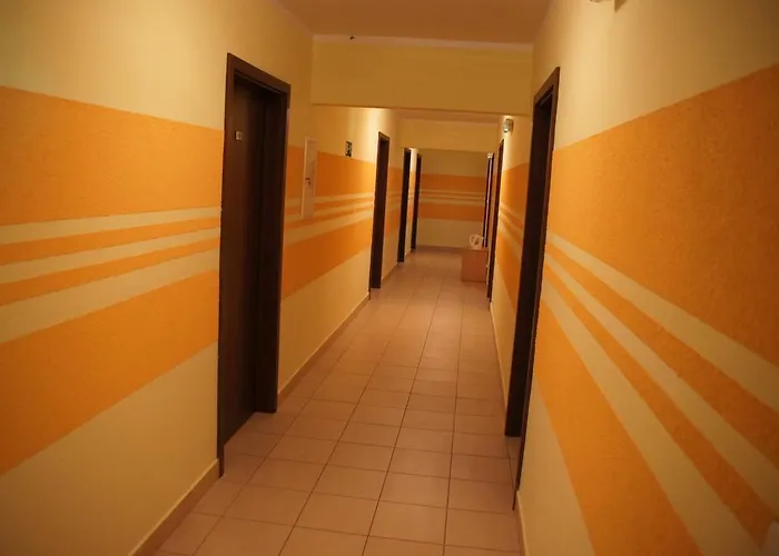 Ow Carbo - W Sasiedztwie Lasu I Jeziora *