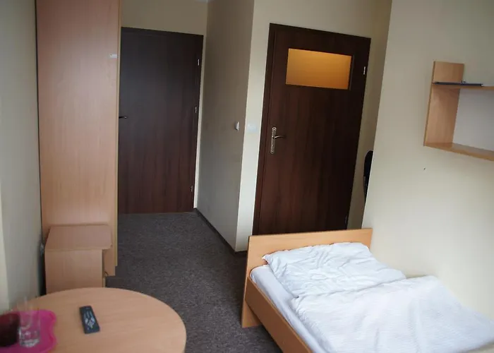 Ow Carbo - W Sasiedztwie Lasu I Jeziora