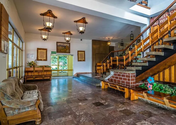 Ow Carbo - W Sasiedztwie Lasu I Jeziora ドンプキ